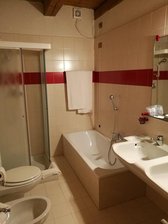 Costa Degli Ulivi Hotel Fumane Ngoại thất bức ảnh