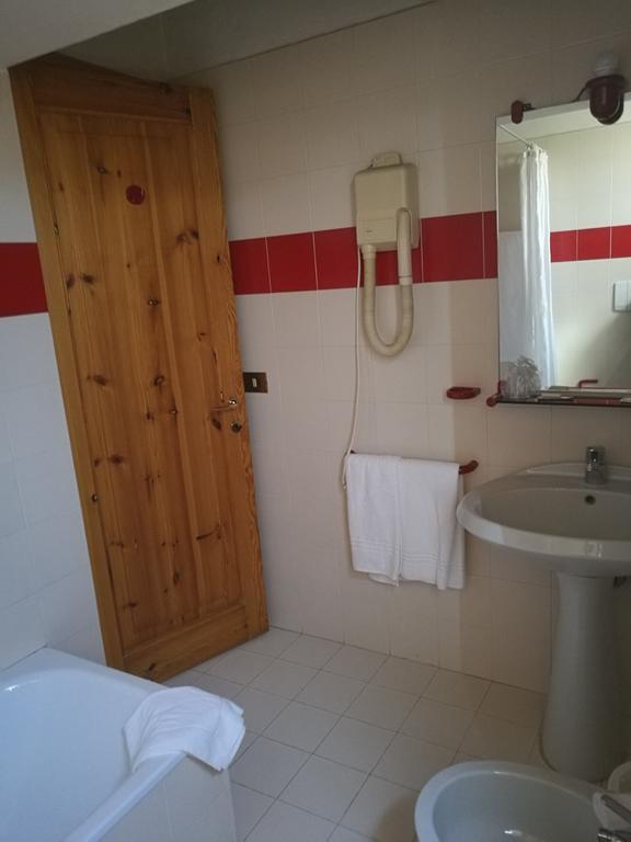Costa Degli Ulivi Hotel Fumane Ngoại thất bức ảnh
